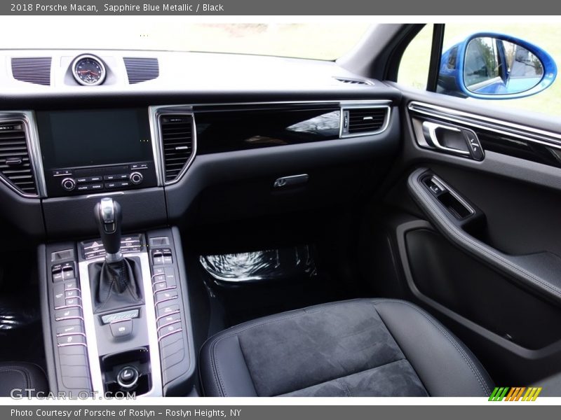 Sapphire Blue Metallic / Black 2018 Porsche Macan