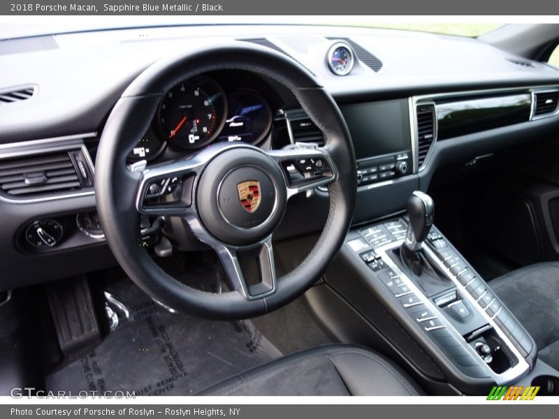 Sapphire Blue Metallic / Black 2018 Porsche Macan
