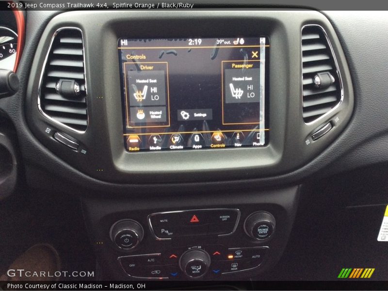 Controls of 2019 Compass Trailhawk 4x4