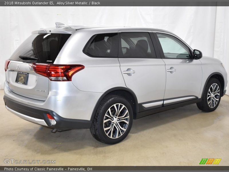 Alloy Silver Metallic / Black 2018 Mitsubishi Outlander ES