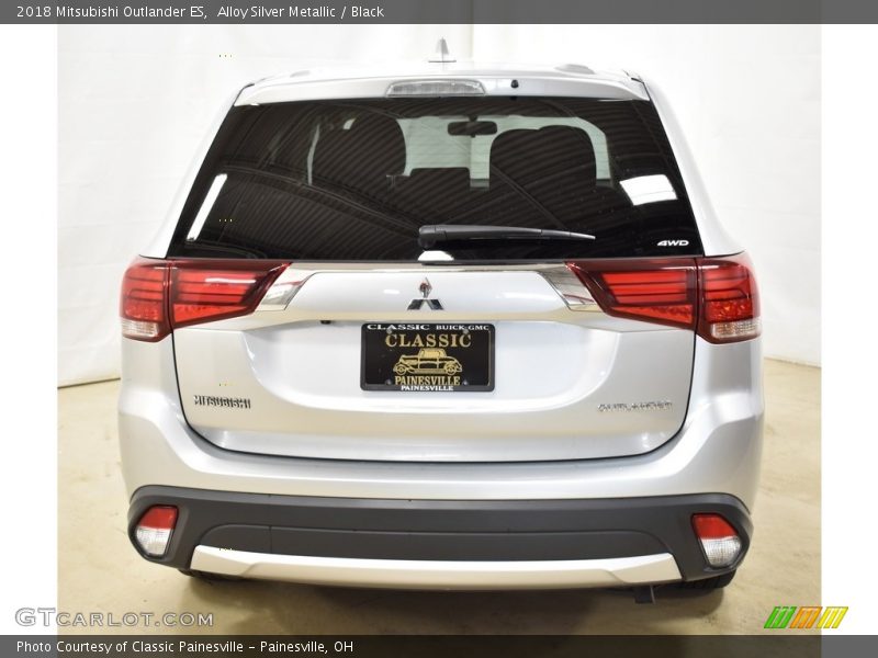 Alloy Silver Metallic / Black 2018 Mitsubishi Outlander ES