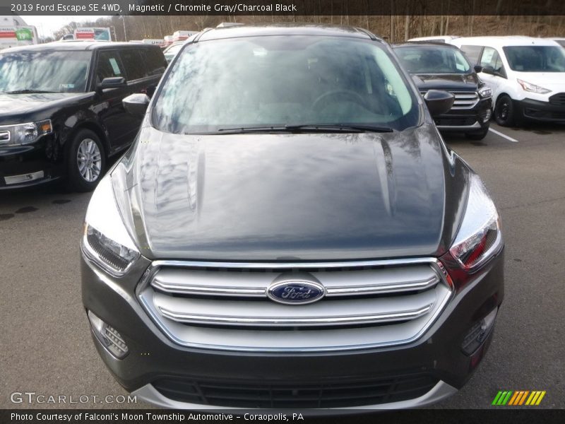Magnetic / Chromite Gray/Charcoal Black 2019 Ford Escape SE 4WD