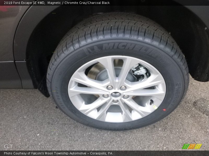 Magnetic / Chromite Gray/Charcoal Black 2019 Ford Escape SE 4WD