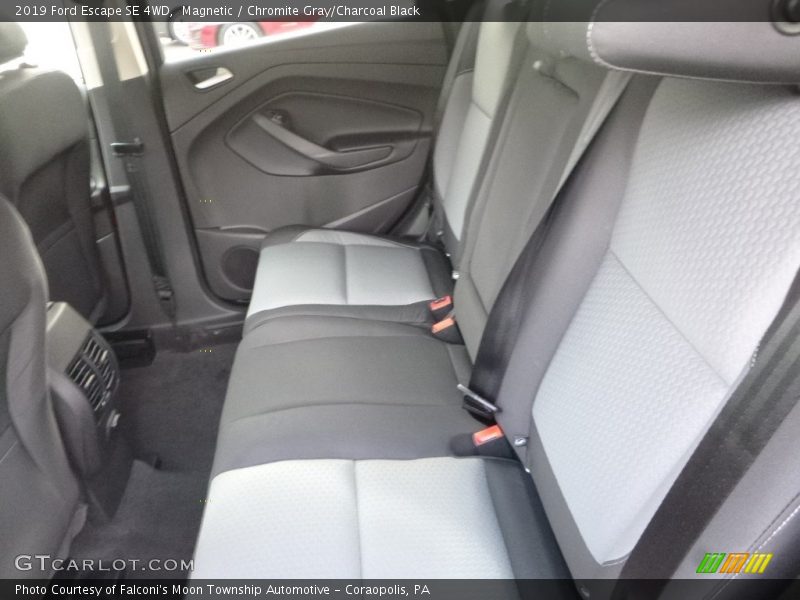 Magnetic / Chromite Gray/Charcoal Black 2019 Ford Escape SE 4WD