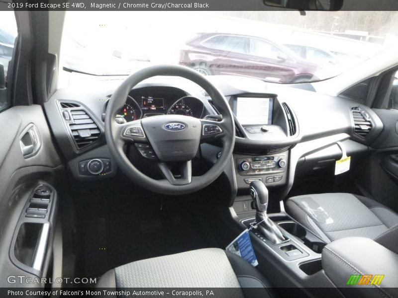 Magnetic / Chromite Gray/Charcoal Black 2019 Ford Escape SE 4WD
