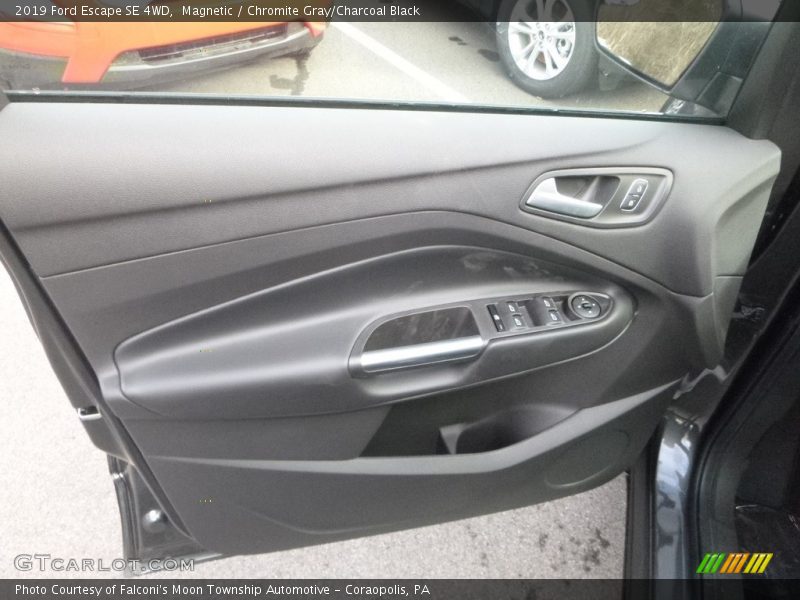 Magnetic / Chromite Gray/Charcoal Black 2019 Ford Escape SE 4WD