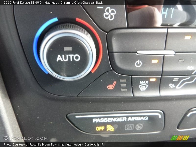 Magnetic / Chromite Gray/Charcoal Black 2019 Ford Escape SE 4WD