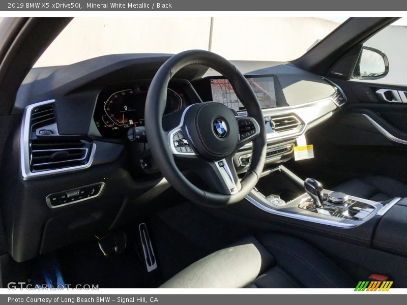 Mineral White Metallic / Black 2019 BMW X5 xDrive50i