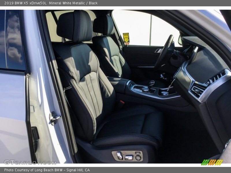 Mineral White Metallic / Black 2019 BMW X5 xDrive50i