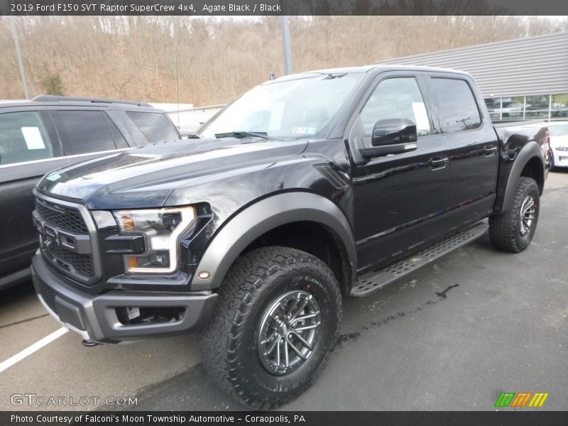 Front 3/4 View of 2019 F150 SVT Raptor SuperCrew 4x4