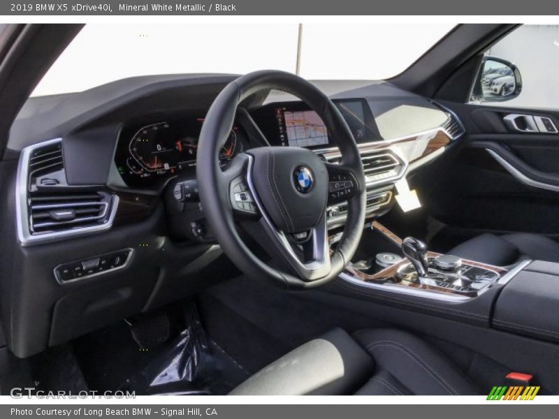 Mineral White Metallic / Black 2019 BMW X5 xDrive40i
