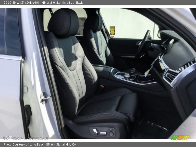 Mineral White Metallic / Black 2019 BMW X5 xDrive40i