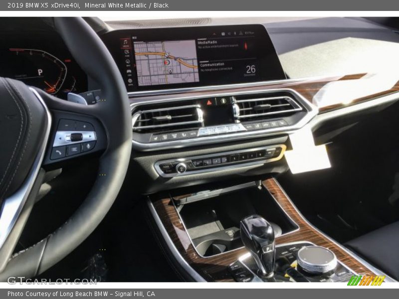 Mineral White Metallic / Black 2019 BMW X5 xDrive40i