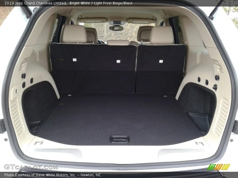 Bright White / Light Frost Beige/Black 2019 Jeep Grand Cherokee Limited