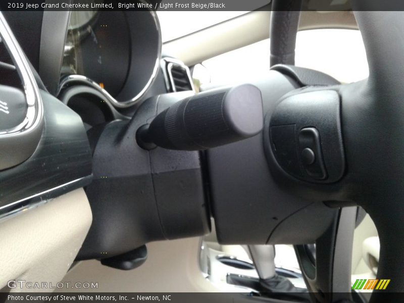 Bright White / Light Frost Beige/Black 2019 Jeep Grand Cherokee Limited