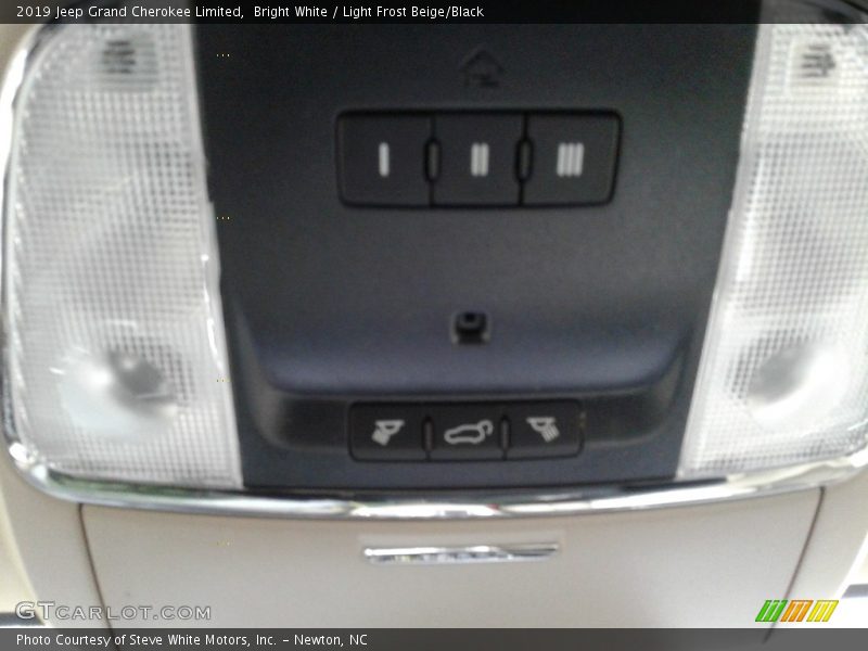 Bright White / Light Frost Beige/Black 2019 Jeep Grand Cherokee Limited