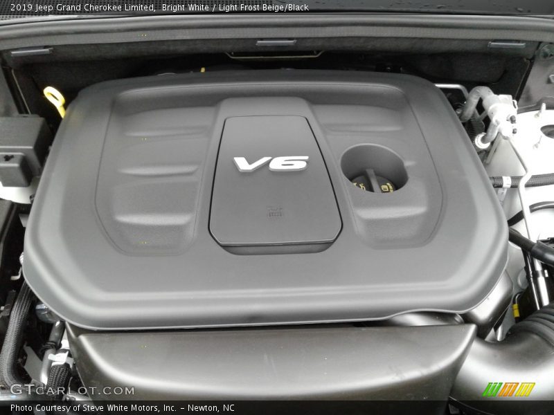 Bright White / Light Frost Beige/Black 2019 Jeep Grand Cherokee Limited