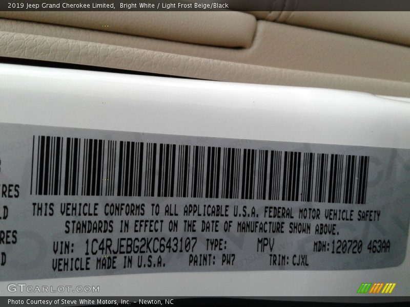 Bright White / Light Frost Beige/Black 2019 Jeep Grand Cherokee Limited
