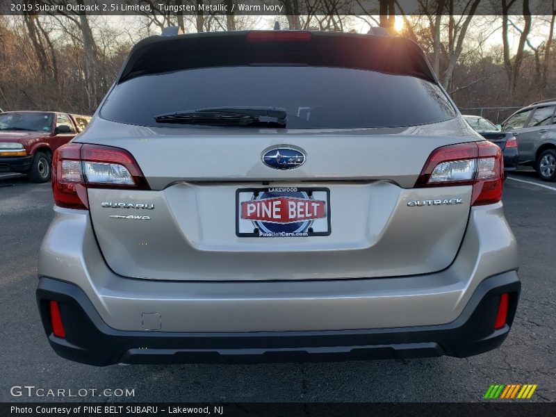 Tungsten Metallic / Warm Ivory 2019 Subaru Outback 2.5i Limited