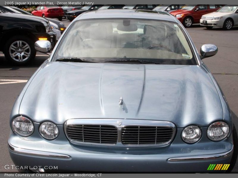 Zircon Metallic / Ivory 2005 Jaguar XJ Vanden Plas