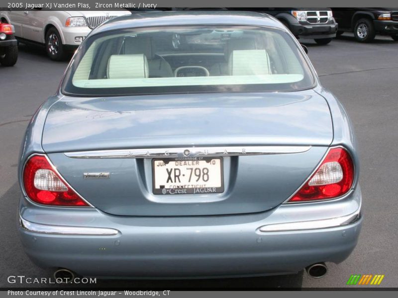 Zircon Metallic / Ivory 2005 Jaguar XJ Vanden Plas