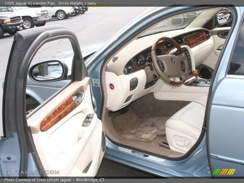 Zircon Metallic / Ivory 2005 Jaguar XJ Vanden Plas