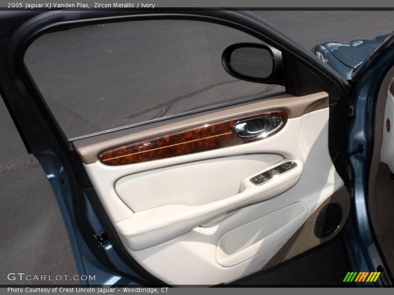 Zircon Metallic / Ivory 2005 Jaguar XJ Vanden Plas