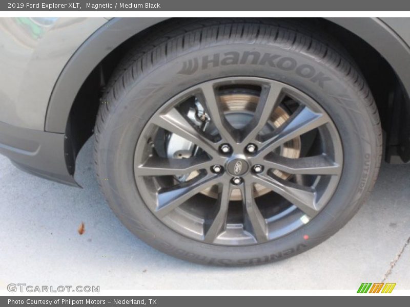 Magnetic / Medium Black 2019 Ford Explorer XLT