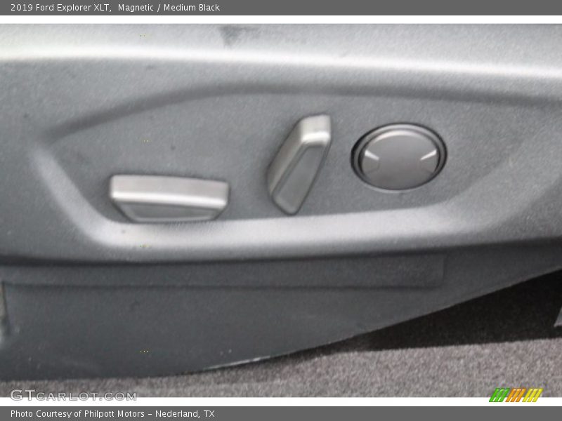 Magnetic / Medium Black 2019 Ford Explorer XLT