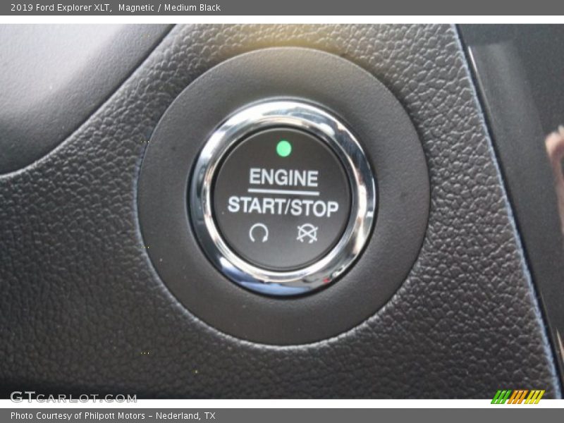 Magnetic / Medium Black 2019 Ford Explorer XLT