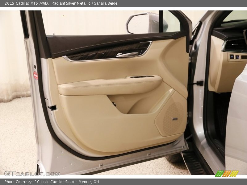 Radiant Silver Metallic / Sahara Beige 2019 Cadillac XT5 AWD