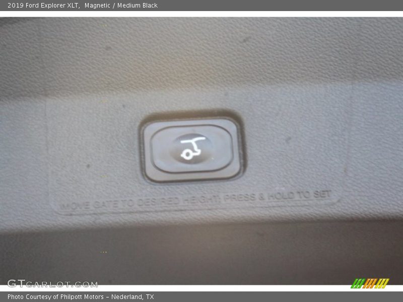 Magnetic / Medium Black 2019 Ford Explorer XLT