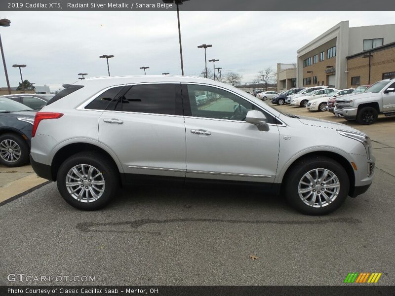 Radiant Silver Metallic / Sahara Beige 2019 Cadillac XT5