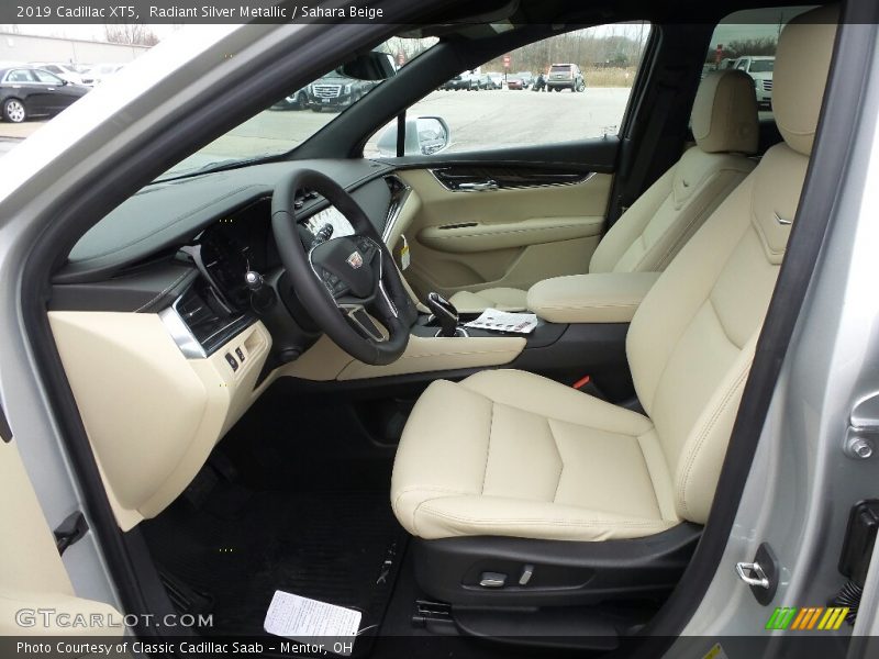 Radiant Silver Metallic / Sahara Beige 2019 Cadillac XT5