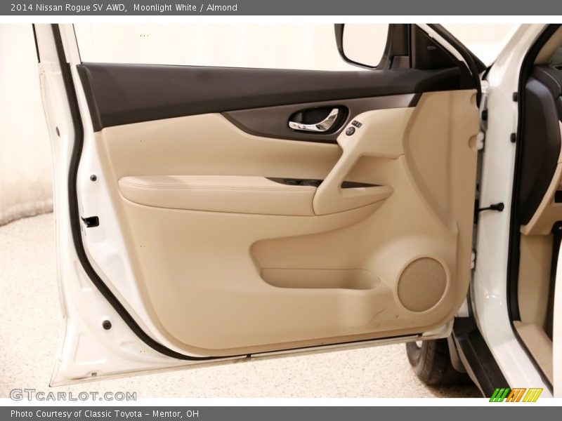 Moonlight White / Almond 2014 Nissan Rogue SV AWD