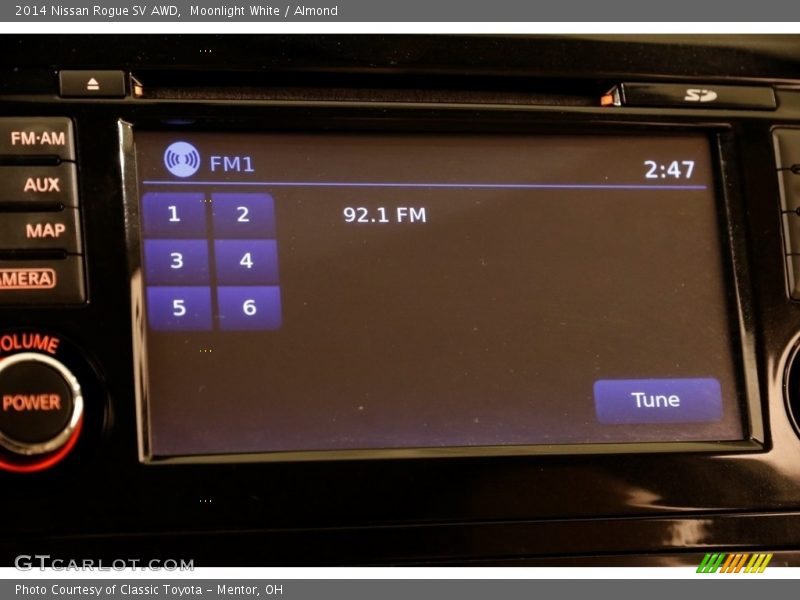 Moonlight White / Almond 2014 Nissan Rogue SV AWD