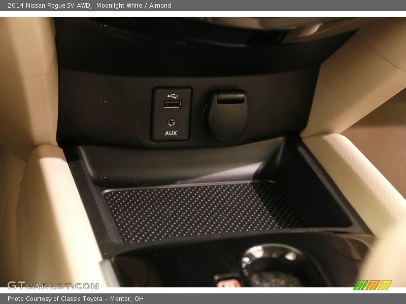 Moonlight White / Almond 2014 Nissan Rogue SV AWD