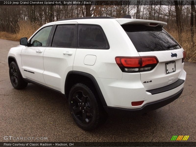 Bright White / Black 2019 Jeep Grand Cherokee Upland 4x4