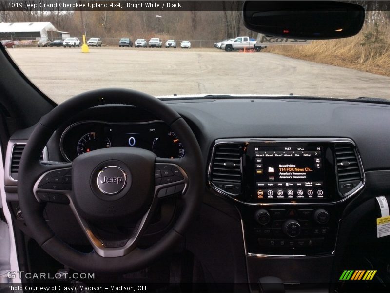 Bright White / Black 2019 Jeep Grand Cherokee Upland 4x4