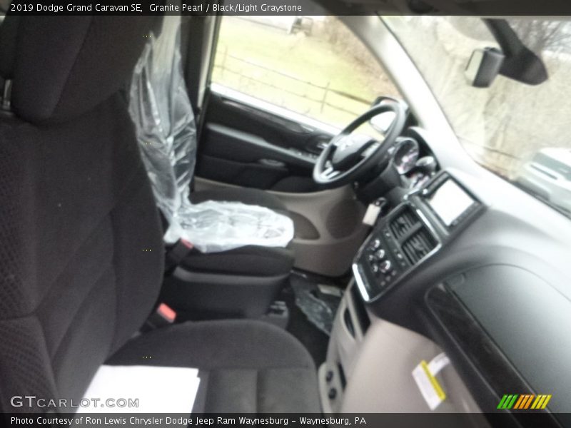 Granite Pearl / Black/Light Graystone 2019 Dodge Grand Caravan SE