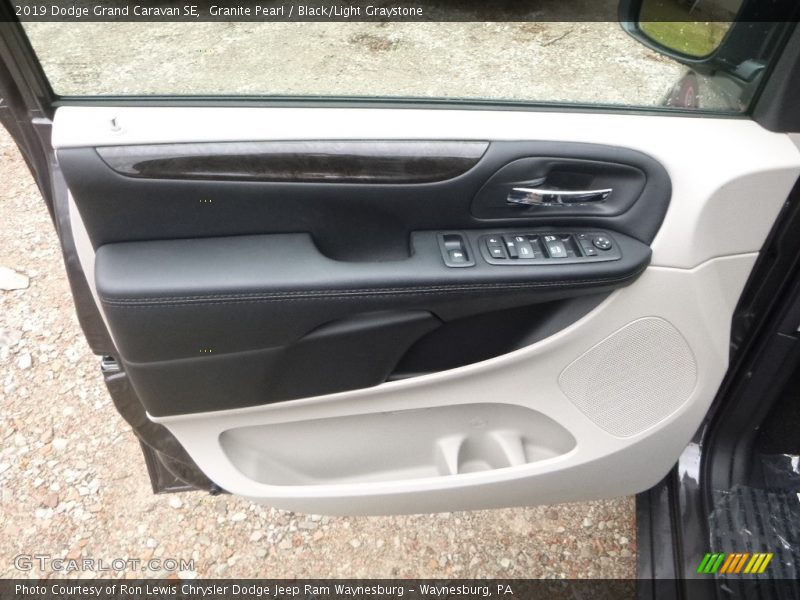 Granite Pearl / Black/Light Graystone 2019 Dodge Grand Caravan SE