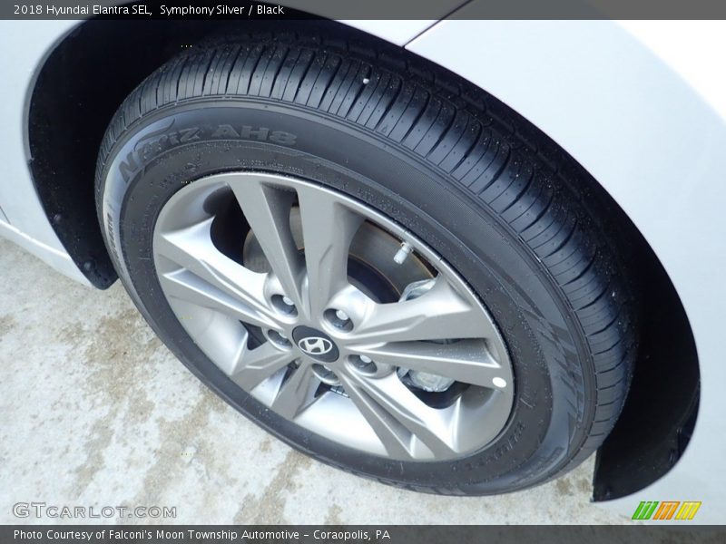 Symphony Silver / Black 2018 Hyundai Elantra SEL