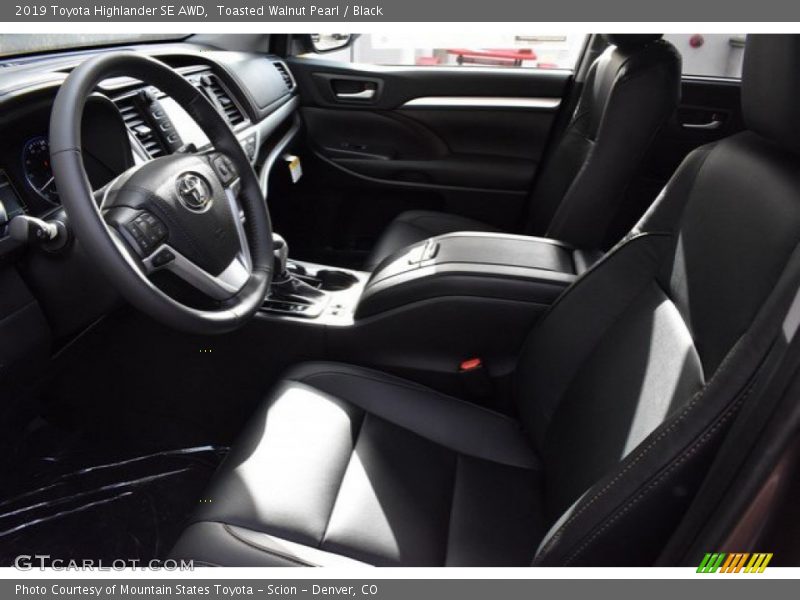 Toasted Walnut Pearl / Black 2019 Toyota Highlander SE AWD