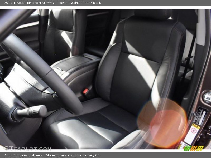Toasted Walnut Pearl / Black 2019 Toyota Highlander SE AWD