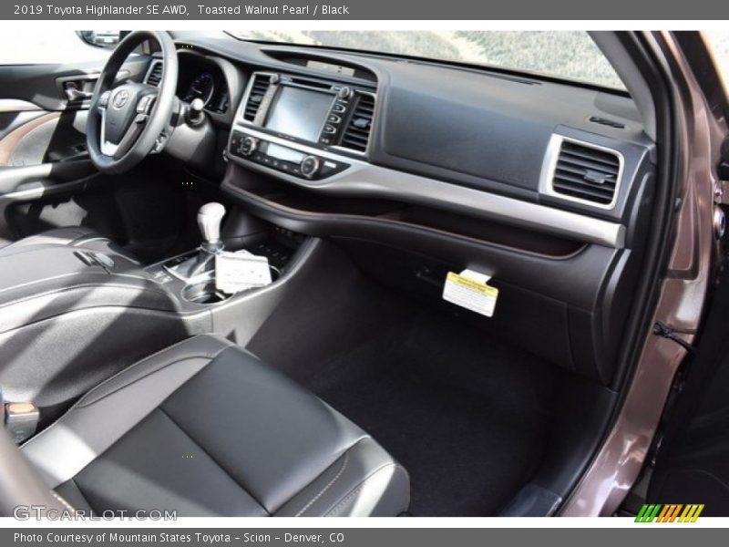 Toasted Walnut Pearl / Black 2019 Toyota Highlander SE AWD