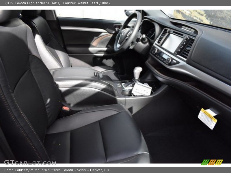 Toasted Walnut Pearl / Black 2019 Toyota Highlander SE AWD