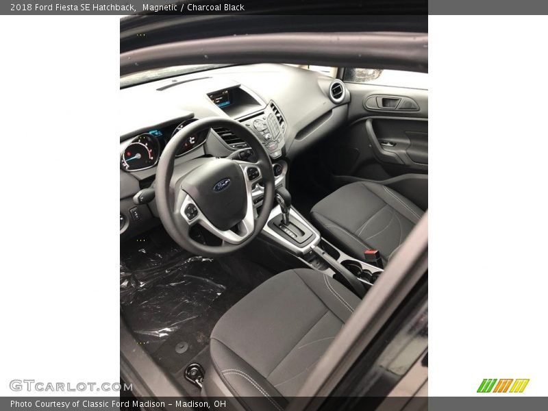 Magnetic / Charcoal Black 2018 Ford Fiesta SE Hatchback