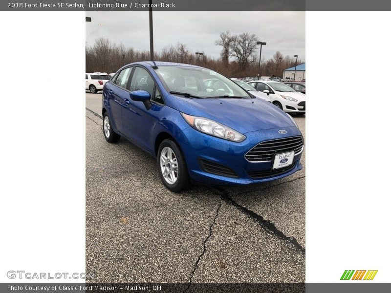 Lightning Blue / Charcoal Black 2018 Ford Fiesta SE Sedan