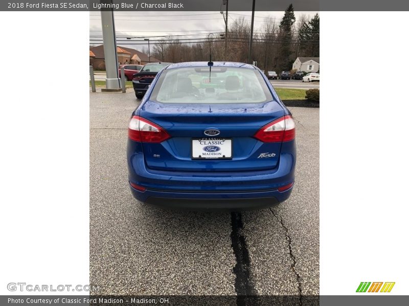 Lightning Blue / Charcoal Black 2018 Ford Fiesta SE Sedan