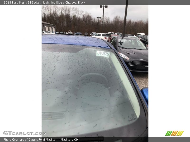 Lightning Blue / Charcoal Black 2018 Ford Fiesta SE Sedan